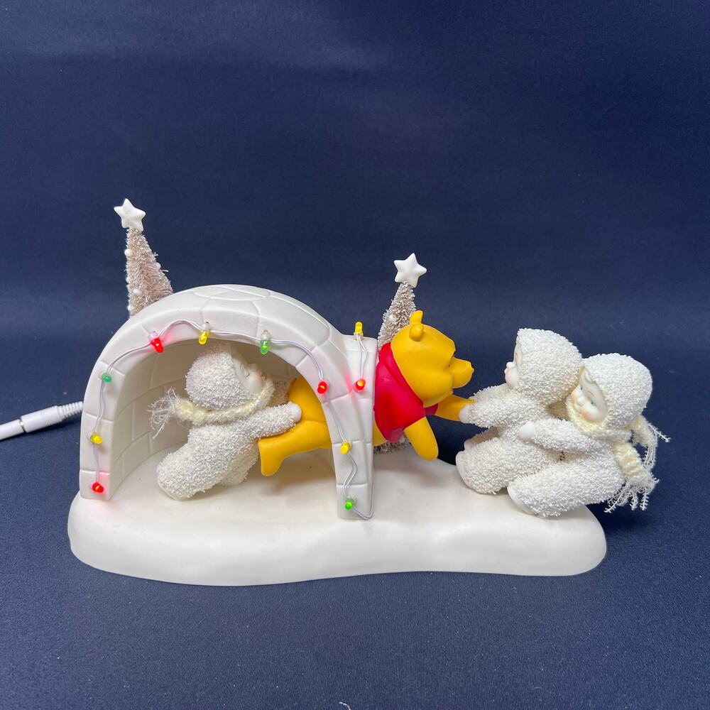 DEPT 56 Disney Collection Snowbabies "We'll Help You Through, Pooh!" Igloo Light